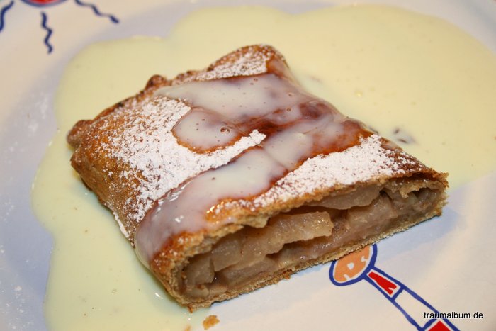 apfelstrudel mit Vanillesoße apfelstrudel mit Vanillesoße