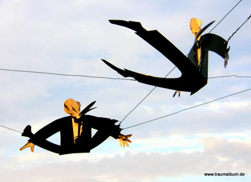 Fliegende Männer - Kunstinstallation in Wörth für Eye In The Sky