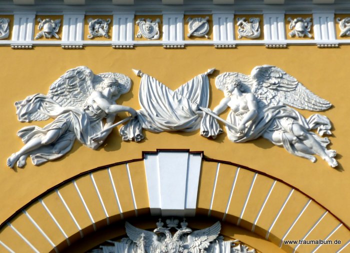 An der Fassade der Admiralität: Send me an Angel #26