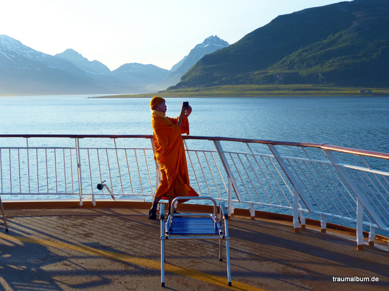 Ein Mönch in der Landschaft - Hurtigruten international