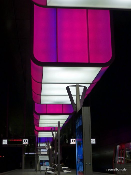 Lightshow an der U-Bahnstation Hafencity Hamburg