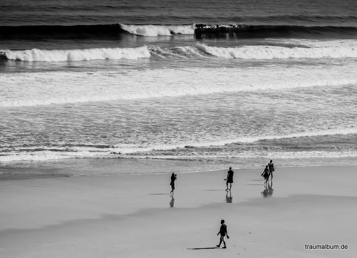 monochrome momente am strand